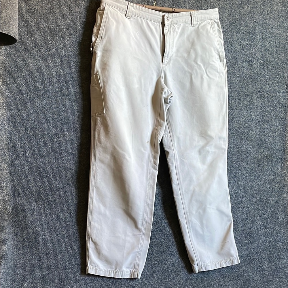 Columbia Beige Cotton Cargo with single cargo pocket. Relaxed Fit. 38x32